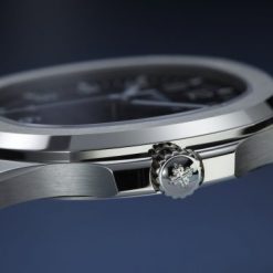 Patek Philippe Aquanaut Date, Sweep Seconds Watch, 18k White Gold 42,2 mm, Ref# 5168G-001